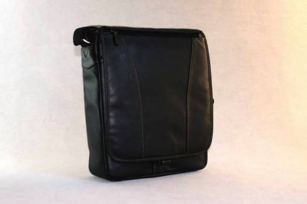 Bugatti Leder Hochformat