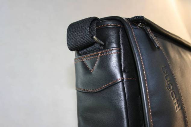 Bugatti Leder Hochformat